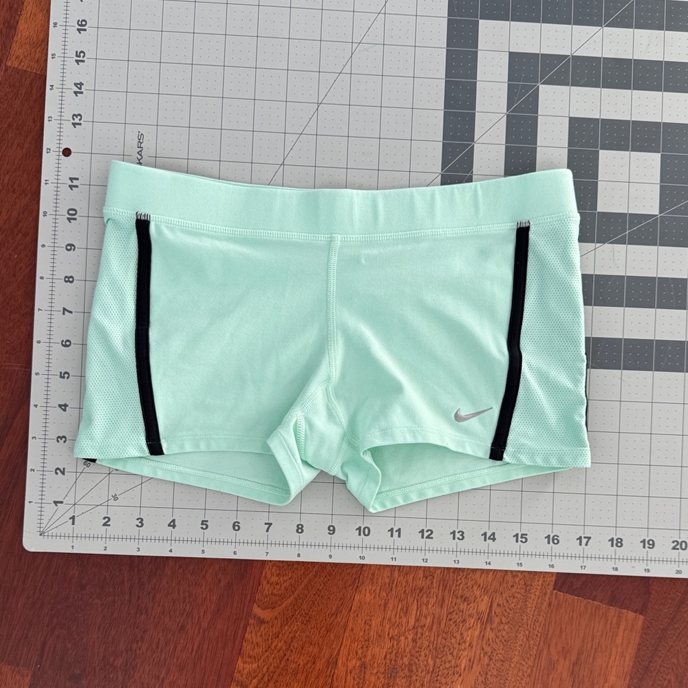 Nike Light Green Training Shorts - Picture 5 of 5